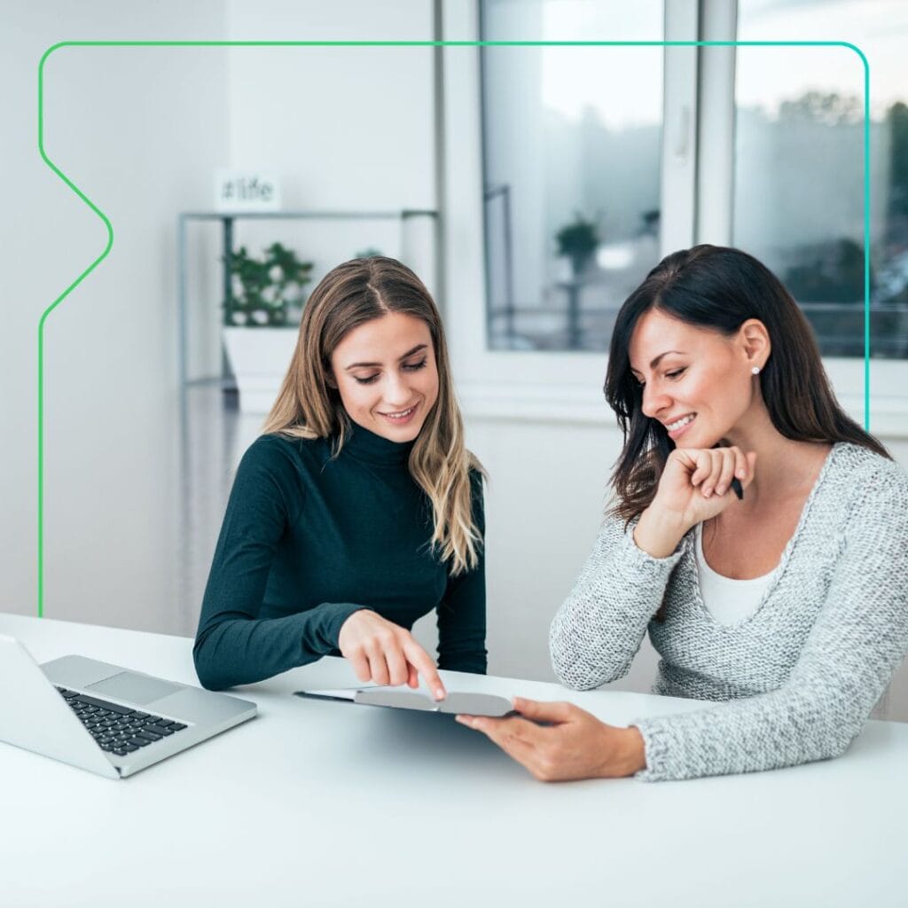 Fachleute, die die Einhaltung der Vorschriften in ihrem Lernmanagementsystem überwachen – Synergy Learning